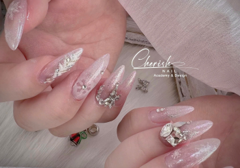 Những mẫu Nail Đính Đá sạng Trọng Phù Hợp Cho Tiệc Tùng
